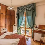 Garden Hotel 2*