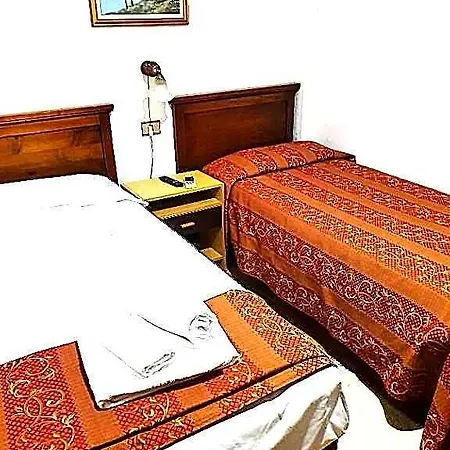 Garden Hotel 2*